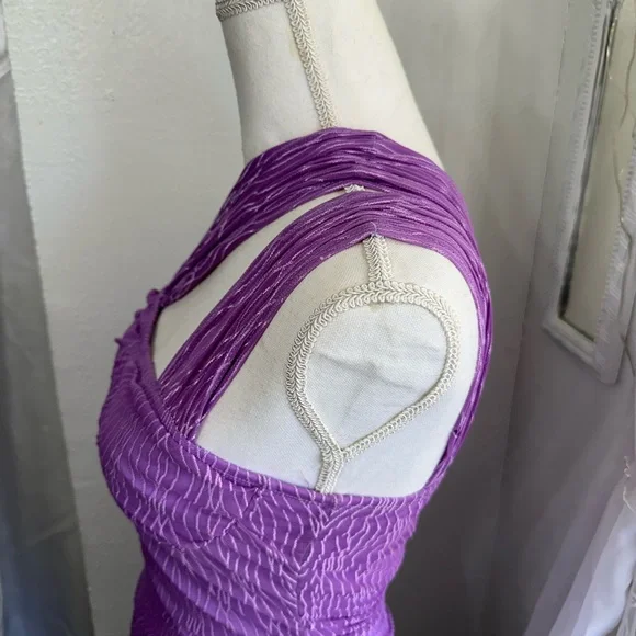 PrettyLittleThing Lilac Textured cocktail party Dress size 6 - Picture 3 of 6